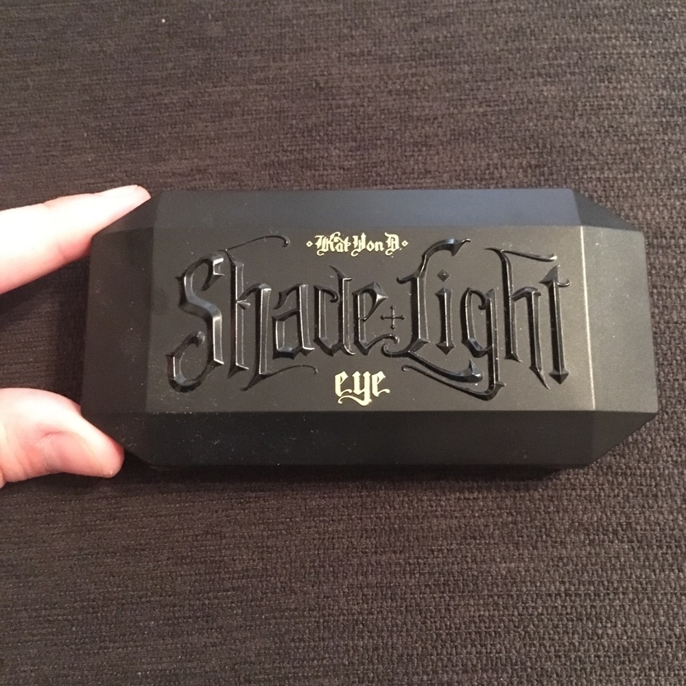 NWOT Kat Von D Shade and Light mini eye palette